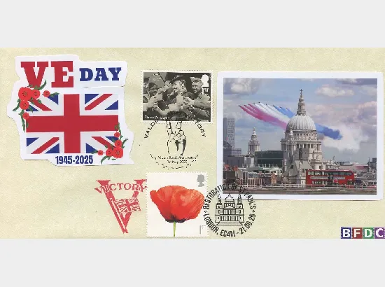  RED ARROWS FLYPAST OVER ST.PAUL'S